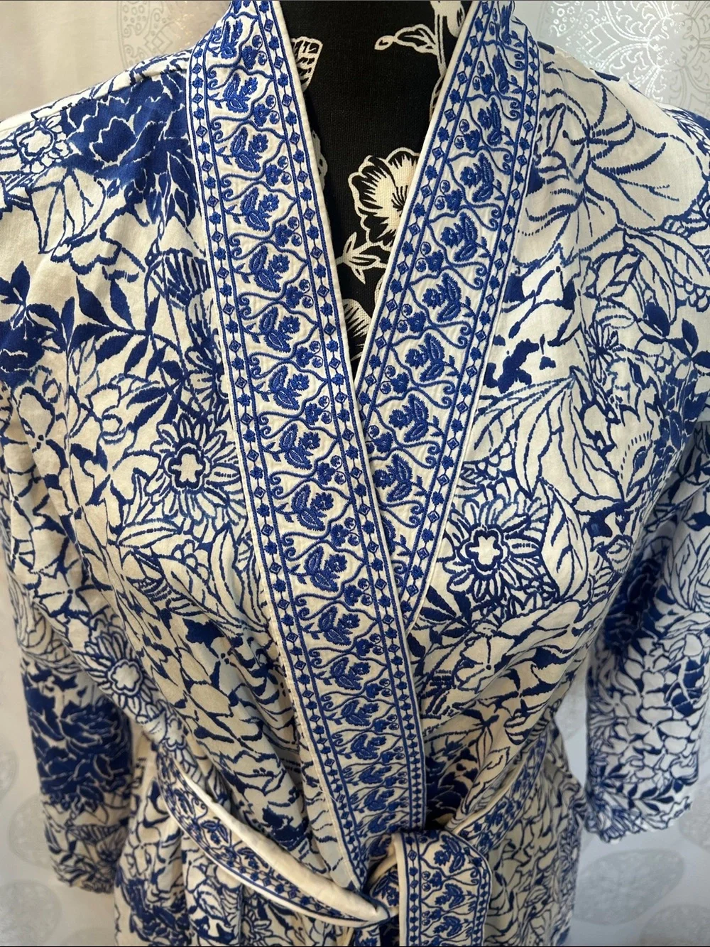 Cabernet Embroidered Blue and White Floral Kimono Beach Cover-Up Robe Women S - Picture 5 of 6